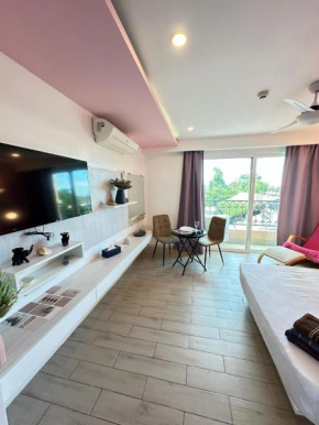 Seven Seas Resort C402 -beautiful studio in the largest condo on Jomtien